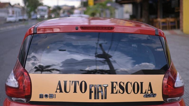 Com o homem, policiais apreenderam R$ 2 mil em dinheiro e um telefone celular