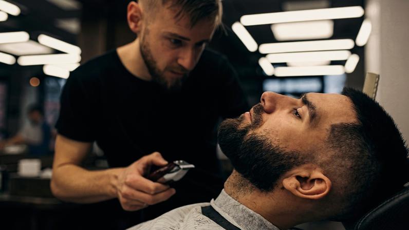 Preço do corte de cabelo masculino ficou cerca de 3% mais caro em BH entre outubro de 2025 e junho de 2026