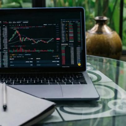 Ibovespa encerra semana em alta de quase 3%
