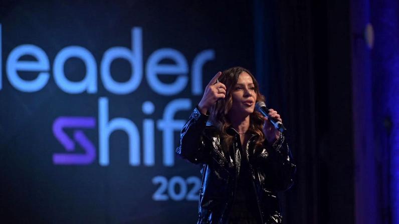 Mônica Hauck, fundadora e CEO da Sólides durante o Leader Shift