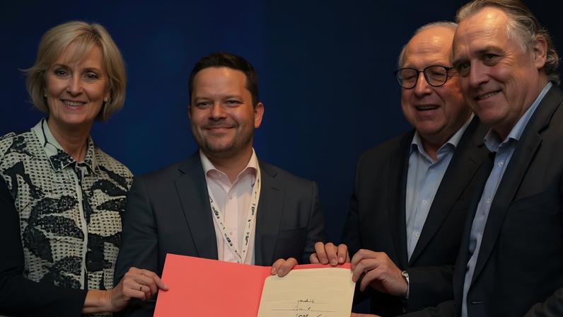 Assinatura do MoU entre Spark Energy Minerals e governo estadual durante 3º Brazil Lithium & Critical Minerals Summit 2026