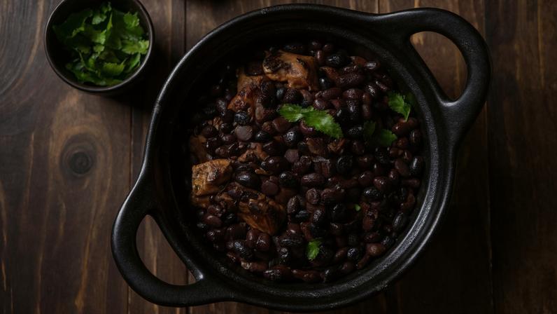 Mercado Mineiro avaliou preço de feijoada completa para quatro pessoas, e encontrou uma variação de 53,7% no preço total em diferentes estabelecimentos