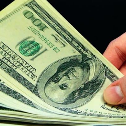 Tensão no Oriente Médio e tarifas derrubam bolsa, impulsionam dólar