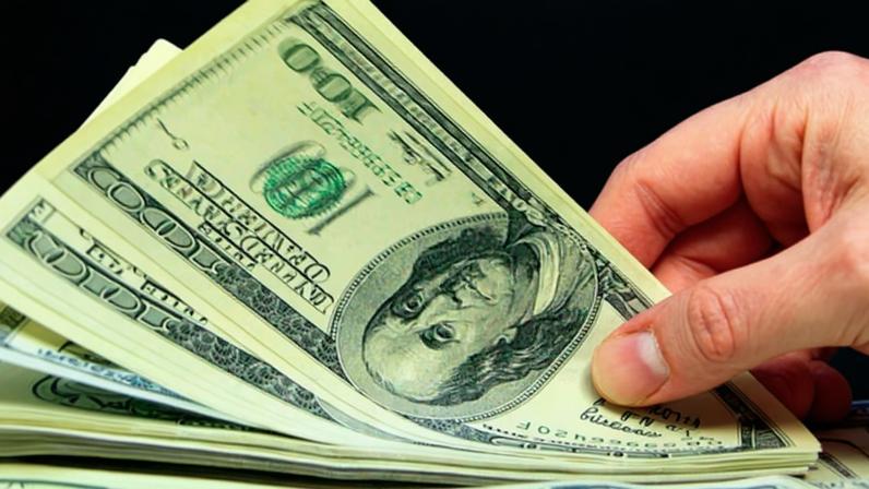 O dólar ganhou força diante do aumento da procura global pela moeda americana