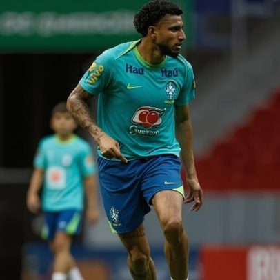 Ancelotti testa Éderson na lateral direita da seleção brasileira