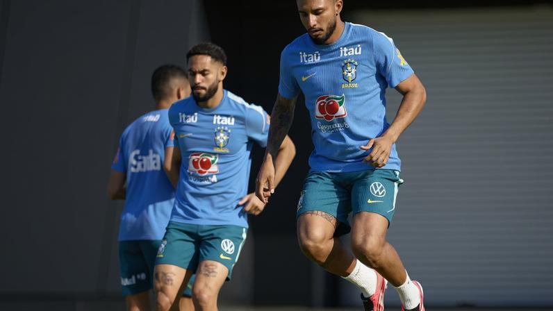Ederson, volante da seleção brasileira durante treino em Nova Jersey