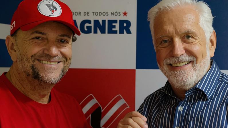O presidente do PT, Edinho Silva, ao lado do senador Jaques Wagner