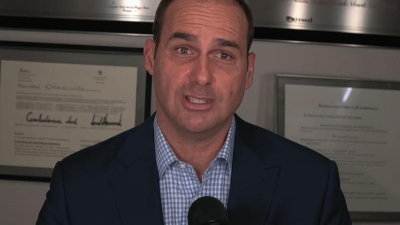 Eduardo Bolsonaro compara Pix à tecnologia de pagamento Zelle, dos Estados Unidos, em entrevista à TMC