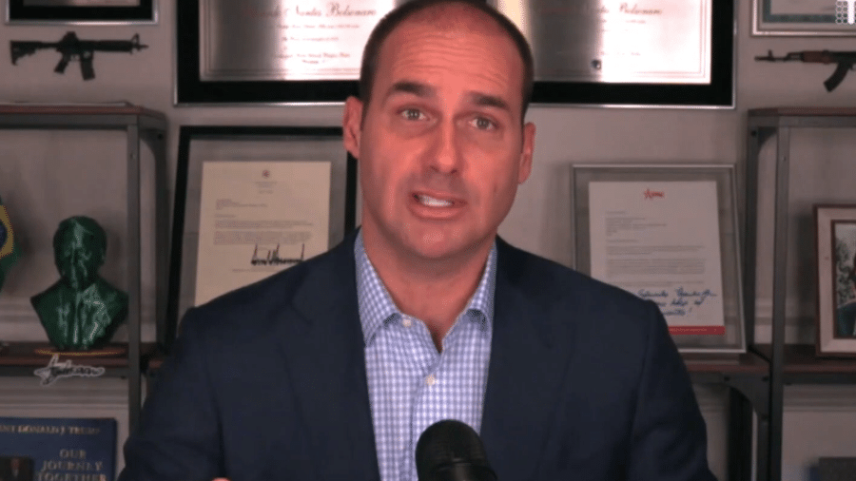 Eduardo Bolsonaro compara Pix à tecnologia de pagamento dos Estados Unidos, em entrevista à TMC