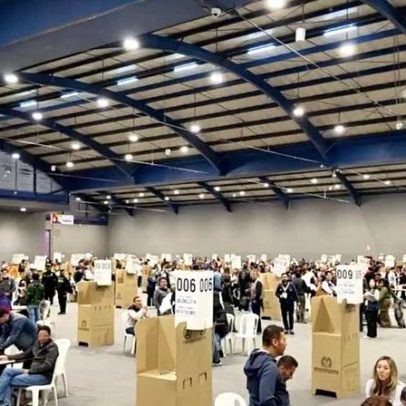 Colombianos vão às urnas no 2º turno para escolher presidente
