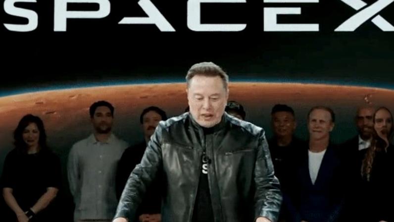Elon Musk durante participação do IPO da SpaceX na Nasdaq