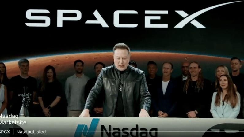 Elon Musk participa do IPO da SpaceX na Bolsa eletrônica Nasdaq, oferta que movimentou valor recorde de US$ 75 bilhões e avalia a companhia em US$ 1,77 trilhão