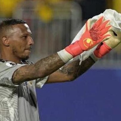 Herói de Curaçao faz 15 defesas contra o Equador
