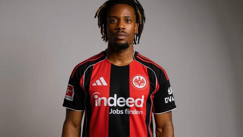 Elye Wahi, atacante do Eintracht Frankfurt