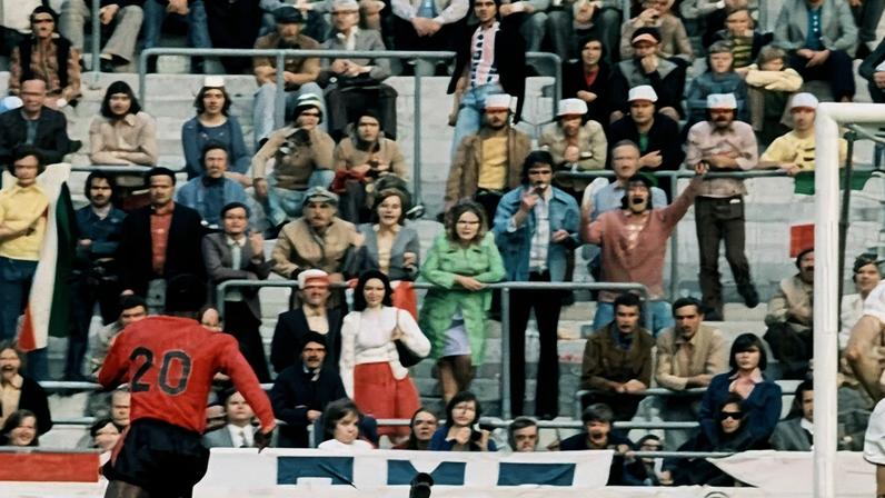 Emmanuel Sanon comemora 1º gol do Haiti em Copas contra a Itália, em 1974