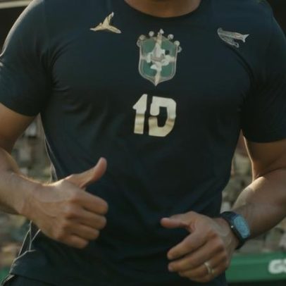 Endrick vira camisa 10 em comemoração; redes comentam aura