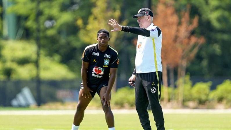 Argumento da torcida é que Endrick precisa entrar em campo para "para transformar tudo em ouro"