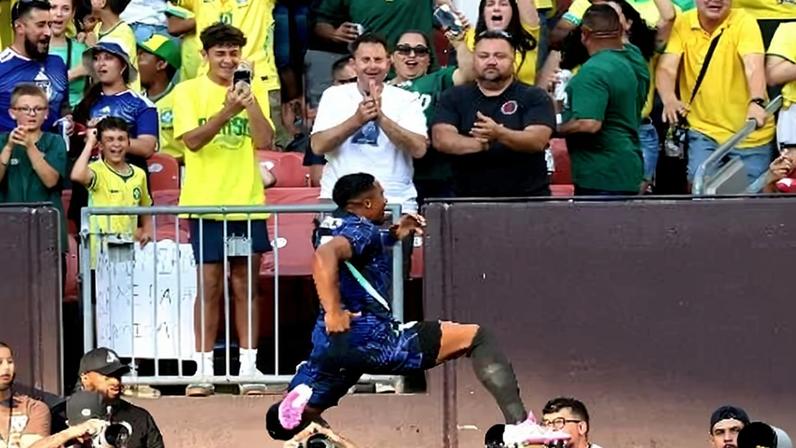 Endrick comemora gol contra o Egito