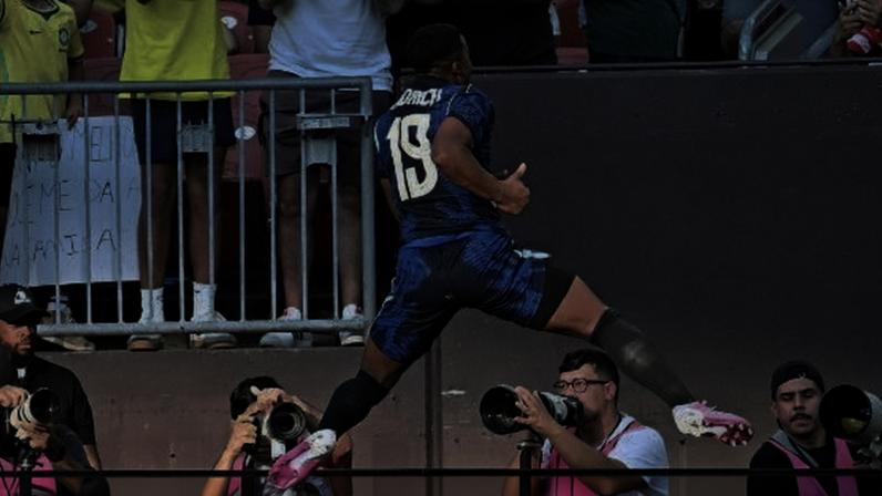 Endrick comemora seu gol contra o Egito em amistoso em Cleveland, EUA