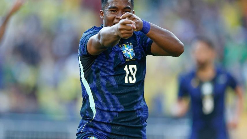Endrick comemora gol da seleção brasileira contra o Egito