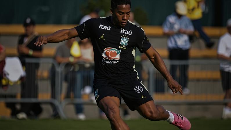 Endrick durante treino da seleção nos EUA antes da Copa do Mundo