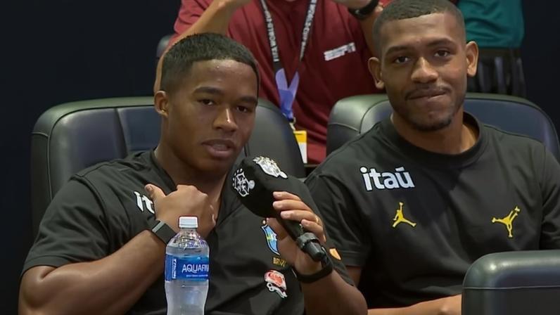 Endrick faz pergunta a Igor Thiago ao lado de Rayan