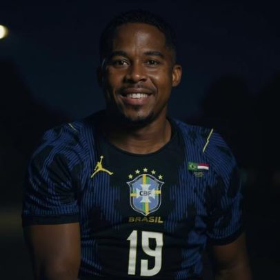 Seleção joga contra o Haiti com a marca de Michael Jordan no uniforme