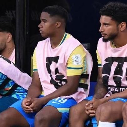 Endrick fica no banco na estreia do Brasil; admite entrada se puder