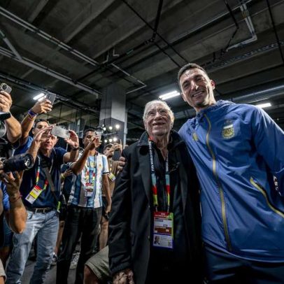 Jornalista de 91 anos é aplaudido ao questionar se Messi seria titular