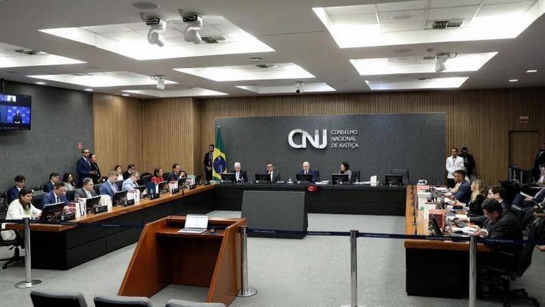 Relator de ato normativo, o conselheiro Ulisses Rabaneda, propôs regulamentação do fim da aposentadoria compulsória; na foto, o plenário do Conselho Nacional de Justiça