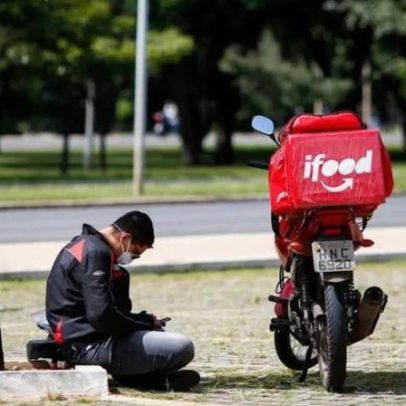 Lula oferece crédito para moto a entregadores jovens