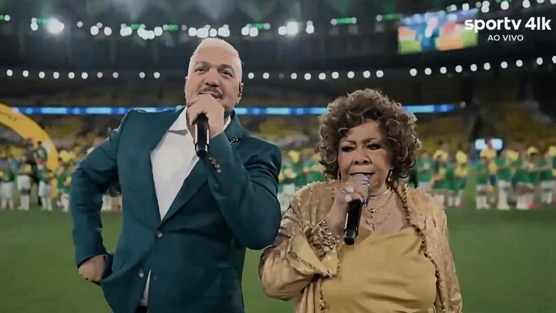Belo e Alcione foram responsáveis pelo hino nacional em último amistoso da seleção no Brasil