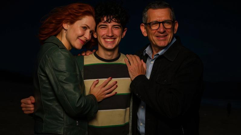 Audrey Fleurot, Ewan Bourdelles e Dany Boon: pais e filho fazem uma viagem especial rumo ao litoral