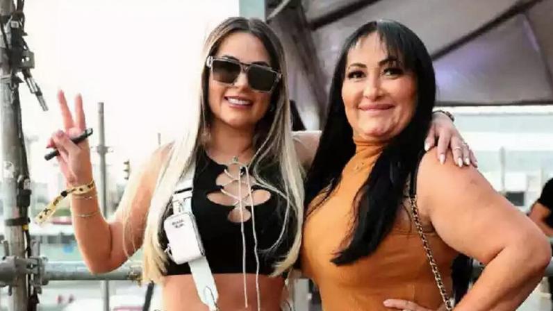 Deolane Bezerra, ex A Fazenda, e a mãe Solange Bezerra
