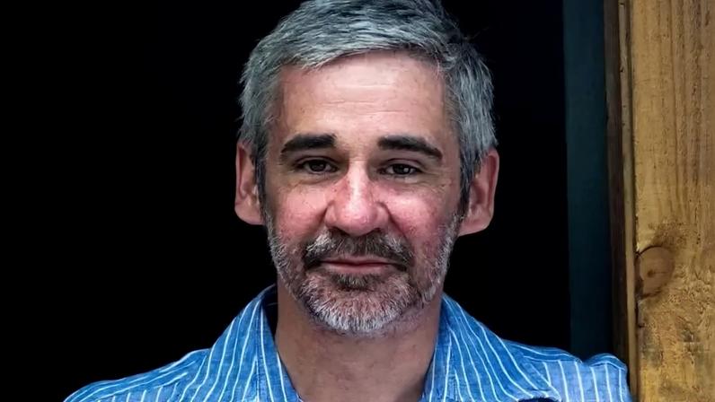 Iain Robertson, ator de “Instinto Selvagem 2”, é incluído em lista de criminosos sexuais após condenação
