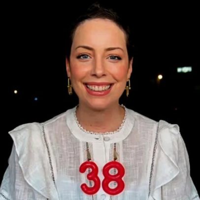 Fabiana Justus volta a tomar sol após dois anos e celebra