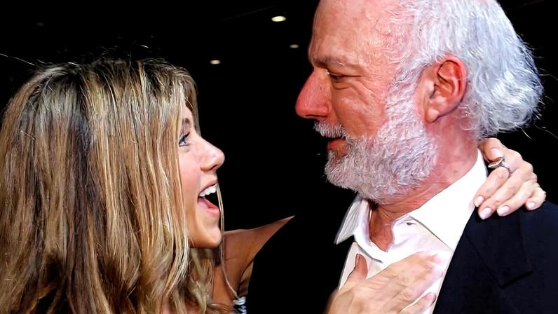 Jennifer Aniston publicou fotos ao lado do diretor James Burrows, que morreu aos 85 anos
