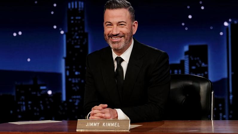 Jimmy Kimmel se retrata e defende liberdade de expressão em retorno à TV