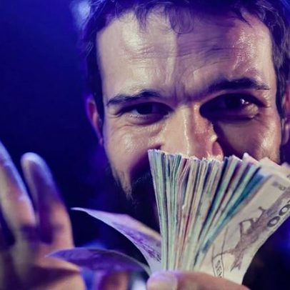 Vídeo-manifesto critica mercantilização e exploração da fé