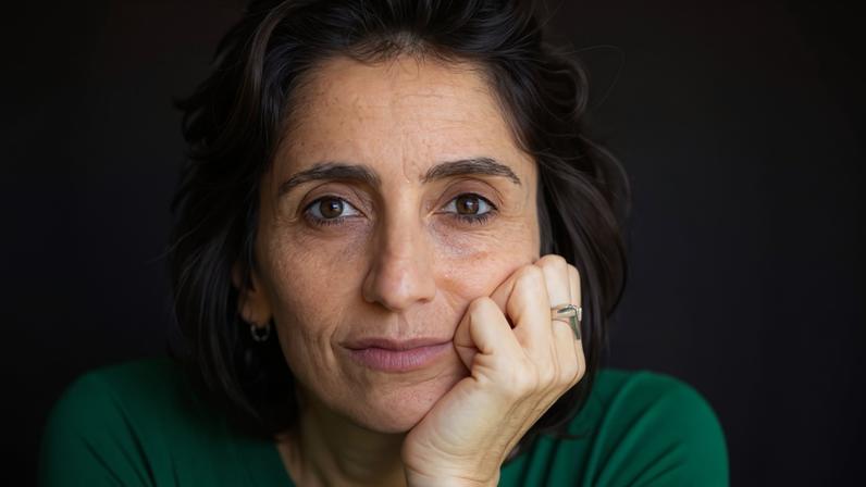 “Nas dobras da estória”: novo romance de Camila Nicácio provoca reflexão sobre realidade, memória e ficção