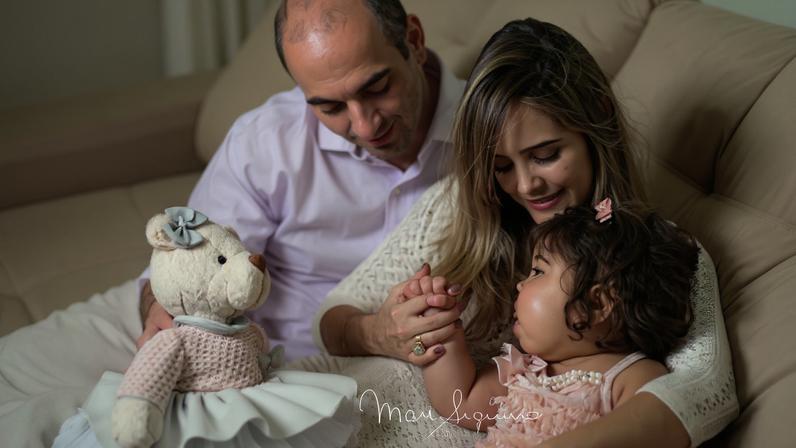 Após perder a filha Gabriela, Mari Pompeu escreve livro sobre luto, amor e ressignificação da vida