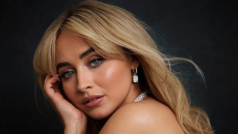 Cantora Sabrina Carpenter, de 27 anos, solicitou um pedido de ordem de restrição contra um suposto perseguidor