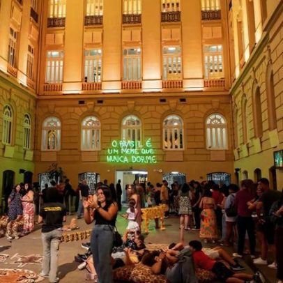 Exposição de memes no CCBB BH entra nas últimas semanas, celebra caos e política