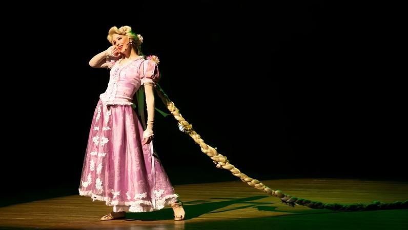 Cena do musical 'Rapunzel', da Cyntilante Produções