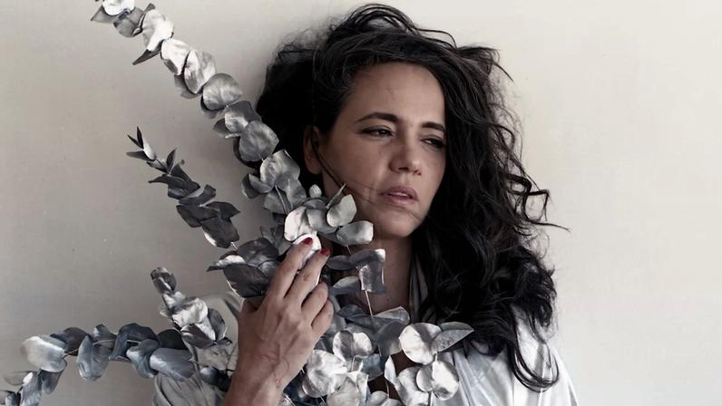 Tiê leva ao palco de BH a emoção dos álbuns “Esgotada” e “Amorosa”