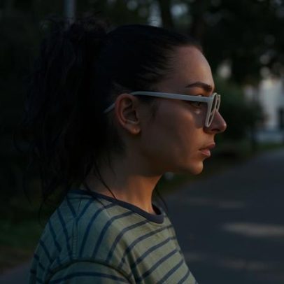 Charli XCX se torna atriz no filme Eruption