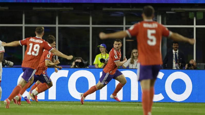 McGinn marcou o gol da vitória escocesa. (Foto: Greg M. Cooper/EFE/EPA)