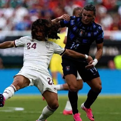 Federação Uruguaia cancela voo fretado; jogadores voltam em avião comercial
