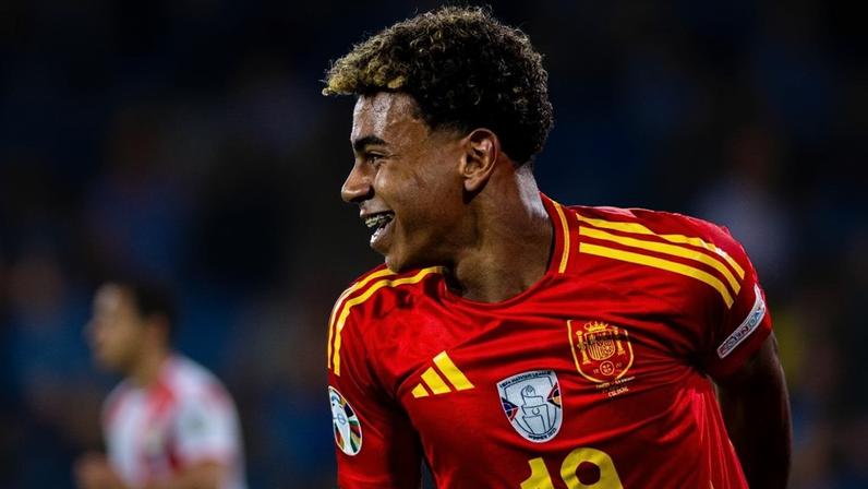 Lamine Yamal está fora do último amistoso da Espanha antes da Copa do Mundo. (Foto: Reprodução/X/@SEFutbol)