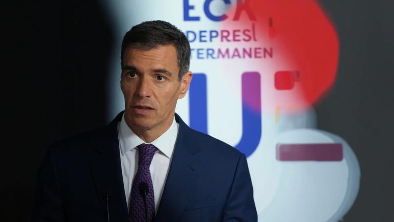 O presidente do governo espanhol, o socialista Pedro Sánchez (foto), que tem várias pessoas do seu entorno pessoal e político sendo acusadas de corrupção (Foto: OLIVIER HOSLET/EFE/EPA)